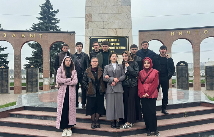 Экскурсия студентов в Мемориале памяти участников Великой Отечественной войны.