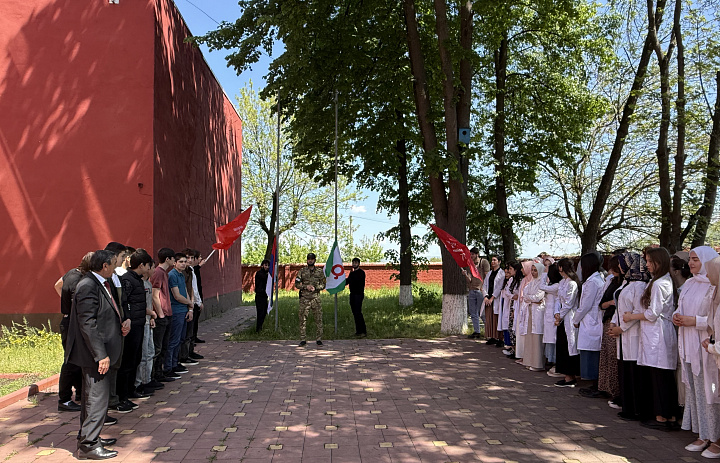 Торжественная церемония выноса Знамени Победы.